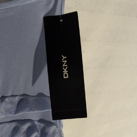 DKNY silk skirt with fashionable pleats - Picture 4 of 8